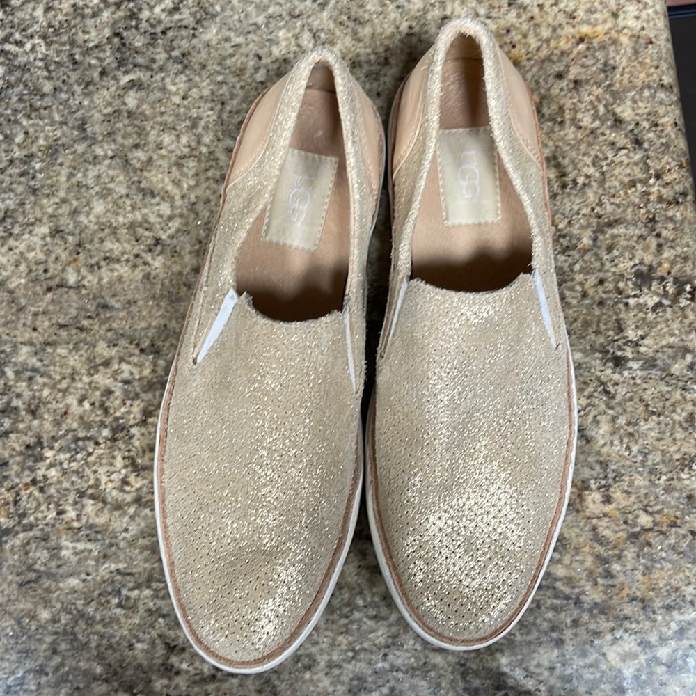 UGG Sammy Wavy Embossed Slip On Sneaker 7.5